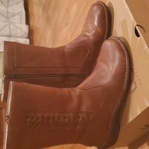 UGG Kaleen brown leather boot, US 9